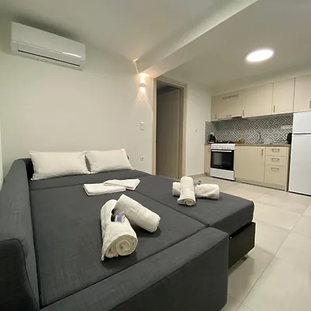 G&K House Garden Apartment Messini Room photo